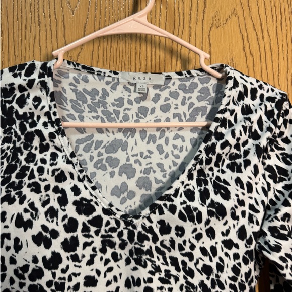 Gaze Black and White Animal Print Crop Top - Picture 2 of 7